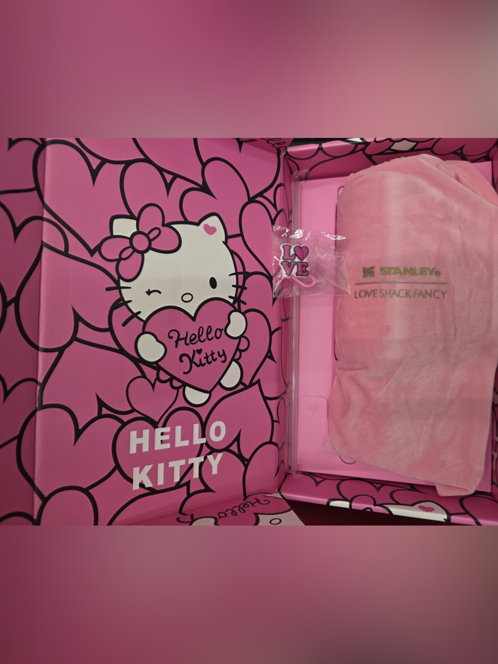 Stanley x Hello Kitty LOVESHACKFANCY Pink Travel Tumbler box Gold Accent 40oz - Picture 4 of 5